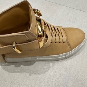 Buscemi sneakers size 7 camel